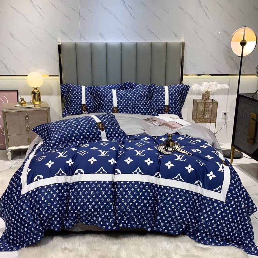 Louis Vuitton bedding set -WinGear.shop-LVBDS03